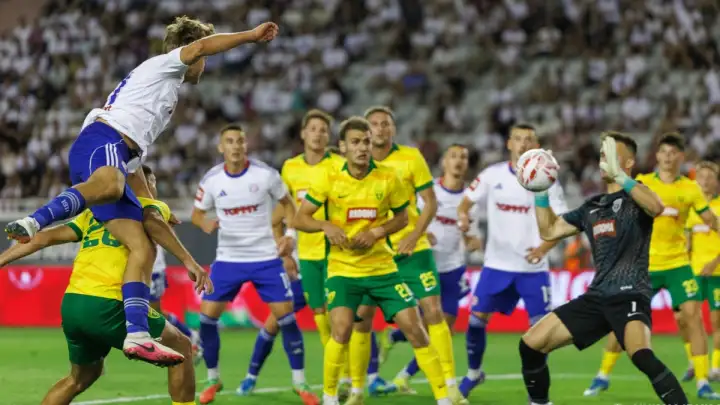 Hajduk krenuo na put u Žilinu redovnom linijom bez dva prvotimca u avionu