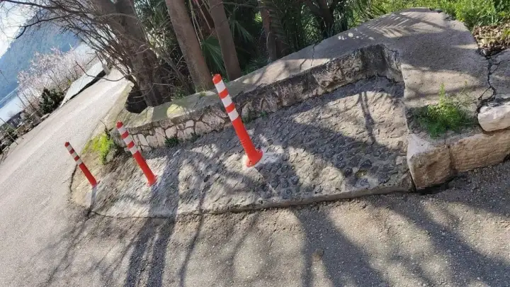 Na Travarici postavljeni stupići, koš za otpad i klupa