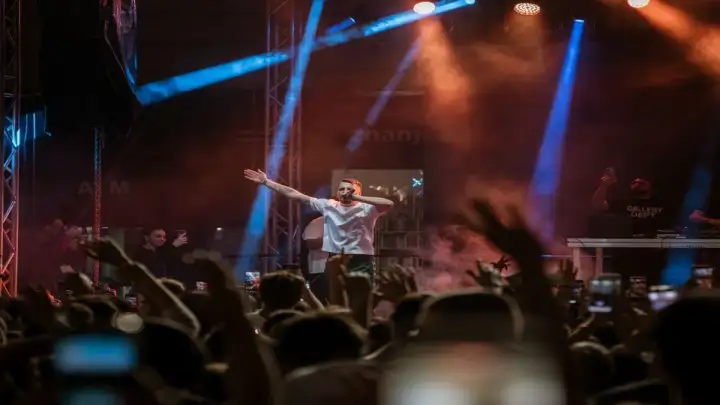 Grše rasplesao prepunu Pjacu