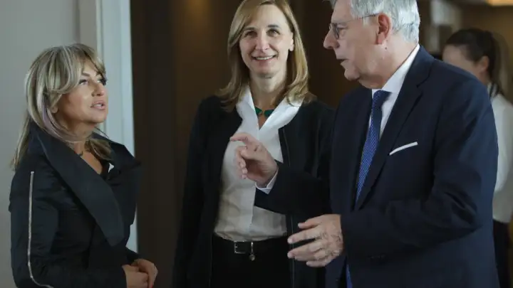 Konferencija: Žene i dalje za iste poslove zarađuju manje od muškaraca