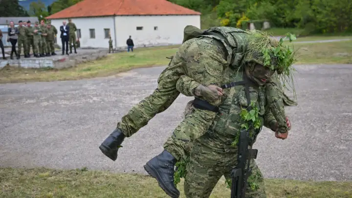 Anušić posjetio ročnike na TVO u Kninu; povećavaju se kapaciteti