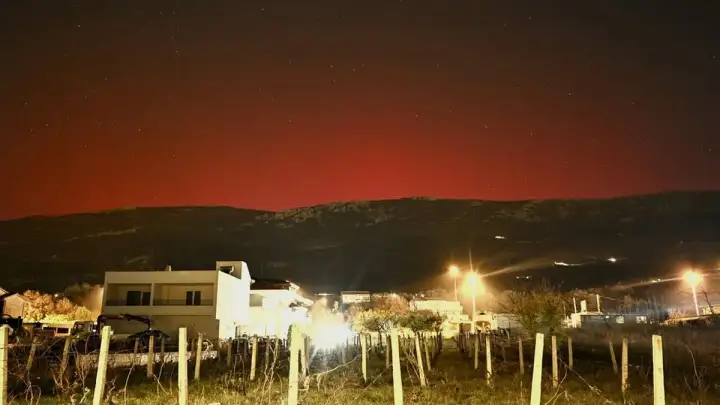 Pogledajte prekrasnu auroru borealis na nebu iznad Kaštela (FOTO)
