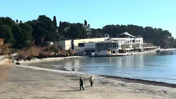 Bačvice ne znaju za zimu (VIDEO)