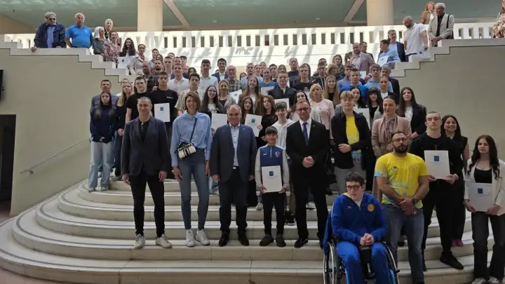 Župan Blaženko Boban uručio ugovore o stipendijama mladim nadarenim sportašima