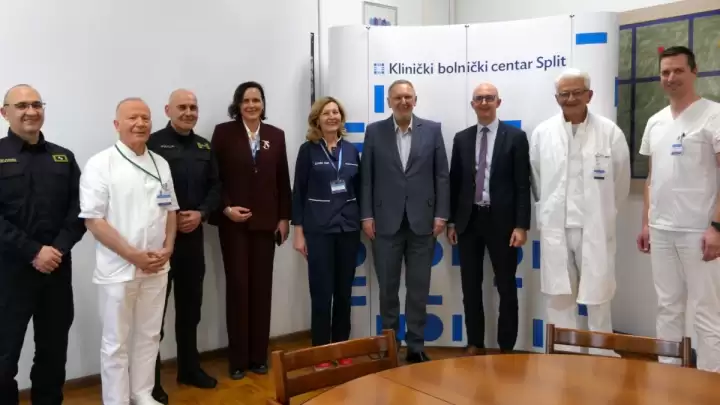 Božinović u KBC-u Split: Zahvala liječnicima koji su spasili život izbodenom policajcu