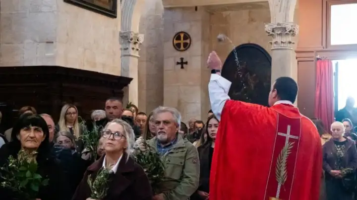CVJETNICA OKUPILA BROJNE VJERNIKE U KATEDRALI SV. LOVRE