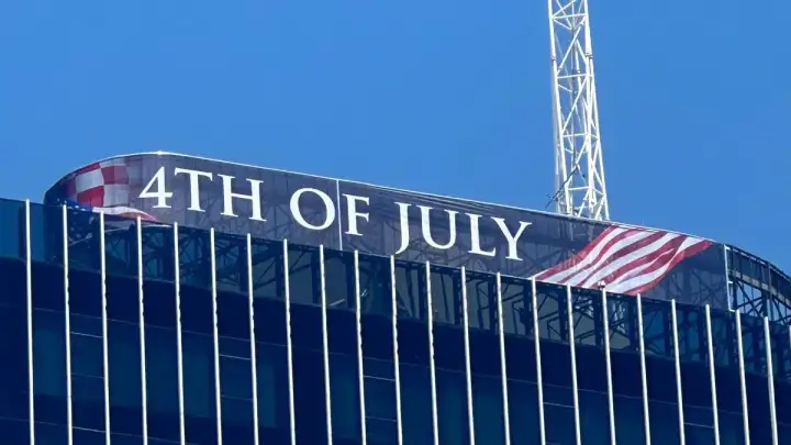 Na vrhu Dalmatia Towera osvanula poruka "4th of July"