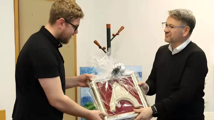 Gradonačelnik Dalibor Ninčević primio don Dina Prkuta – najboljeg golmana među europskim svećenicima