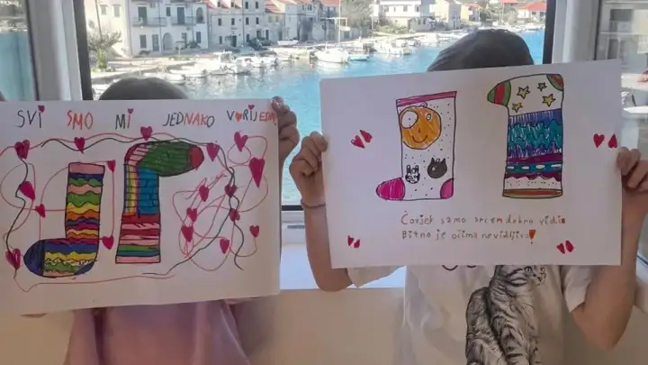 Lili i Maris na Svjetski dan osoba s Downovim sindromom poslale poruku jednakosti s Drvenika Velog