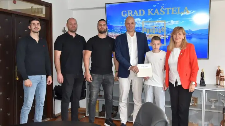 Održan prijem za Boksački klub 101 i mladog prvaka Ivana Markića – Grad Kaštela