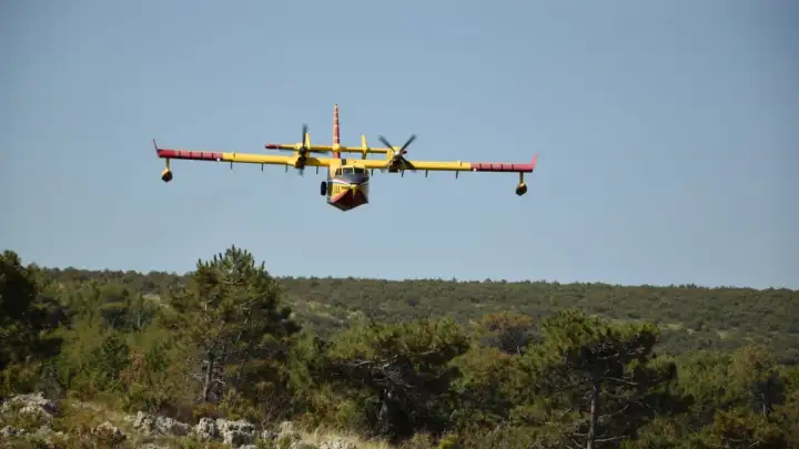 Na Hvaru izgorjele dvije napuštene kuće, oštećene dvije vile