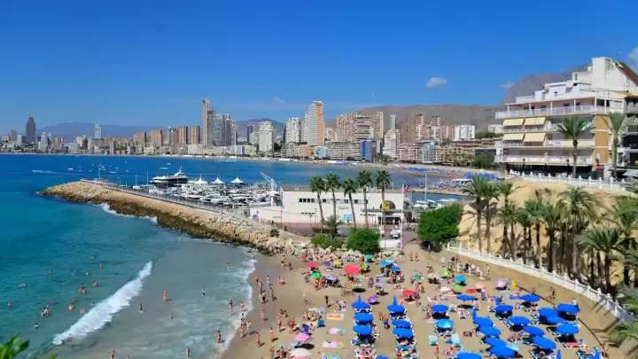 Turistička noćenja u EU-u u 2025. porasla na rekordnih 3,08 milijardi - Eurostat