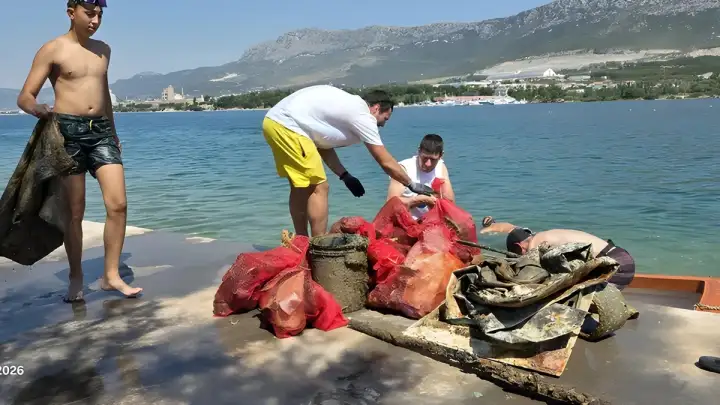 U ekološkoj akciji iz podmorja Vranjica izvađeno 500 kilograma otpada