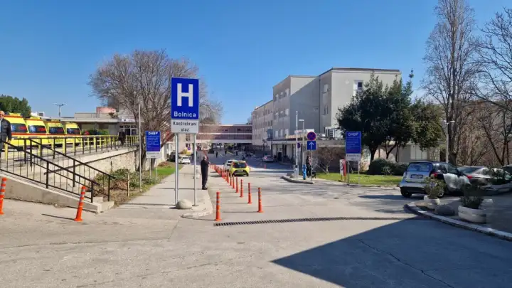 Na glavni ulaz KBC-a Split stiže rampa