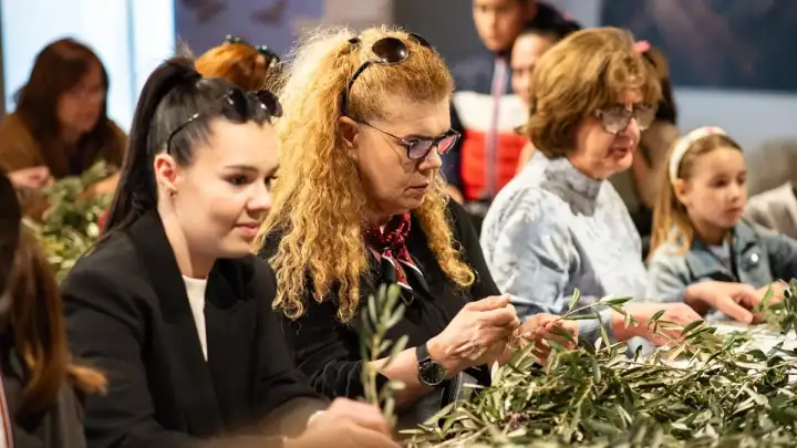 Uoči Cvjetnice održana je tradicionalna radionica pletenja maslina u organizaciji GKK