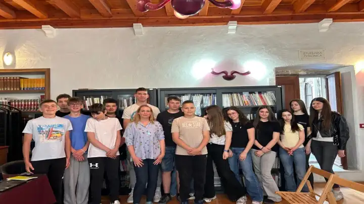U Gradskoj knjižnici Trogir održano predavanje ''Umjetna inteligencija i ja: Digitalni prijatelji koji uče jedno drugo''