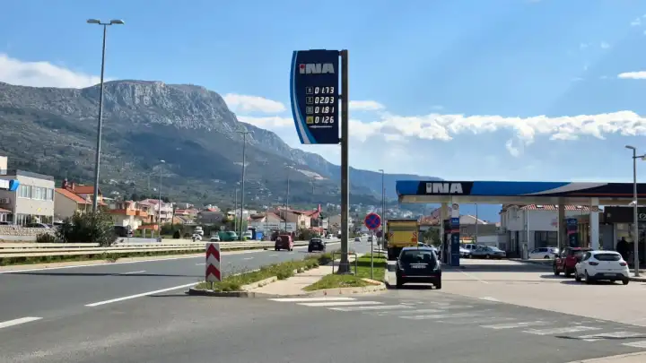 Od danas skuplje gorivo, na nekim pumpama nema dizela