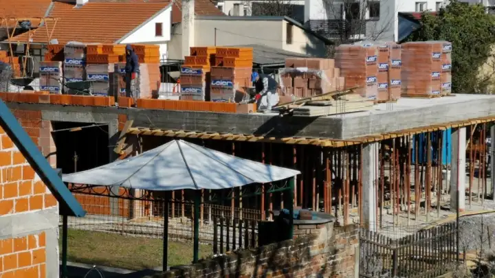 Osam godina čekao pravdu: građevinac mu uzeo 13.000 eura avansa, a kuću nikad nije dovršio