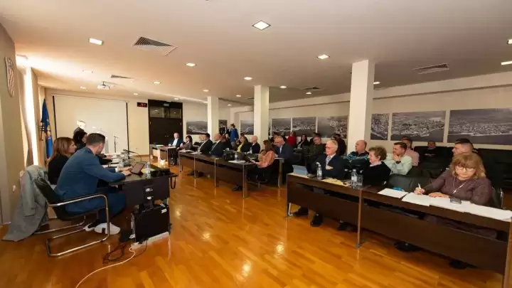Vijećnička pitanja: O sanaciji šteta nakon juga, uređenju obale do vizije budućnosti Kaštelanskih staklenika