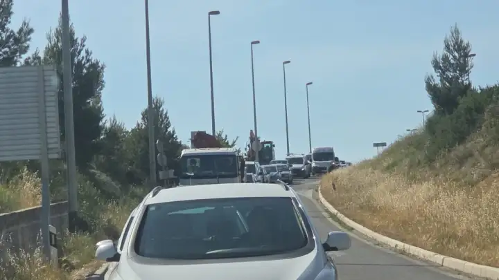 Velike gužve na magistrali kroz Kaštela i prema trgovačkim centrima u Sućurcu