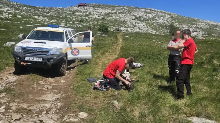 Brza akcija HGSS-a na Dinari: Spašen ozlijeđeni strani motociklist