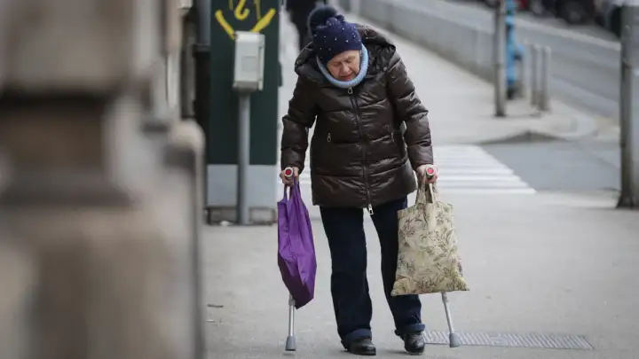 Isplata nacionalne naknade za starije osobe za travanj kreće 18. svibnja