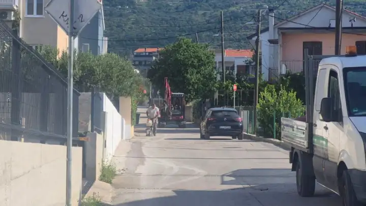 Građani se okupili u Karlovu, protive se radovima na postavljanju kabela