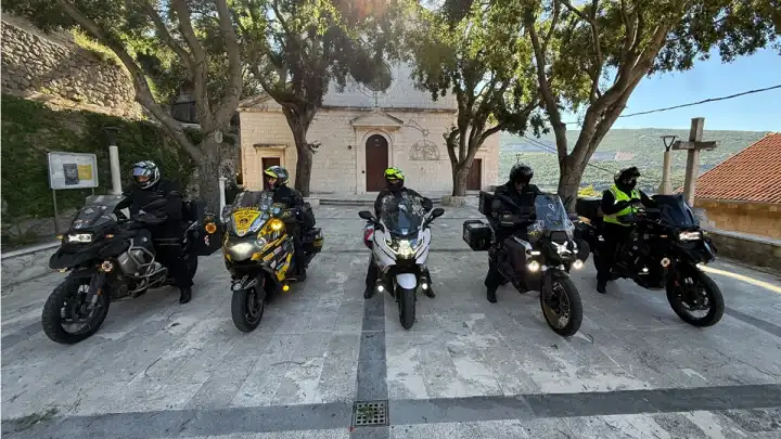 Iz Klisa krenuli na najveći izazov dosad: sedmorica dalmatinskih motorista vozit će do krajnjih točaka Europe za oboljele od raka