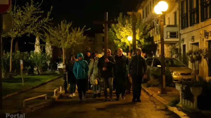 Održan tradicionalni Križni put grada Kaštela (FOTO)