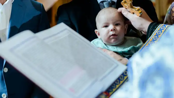 Uvrijedio brata jer mu nije htio pomoći na krstitkama. Uvrijeđeni brat uzvratio tužbom