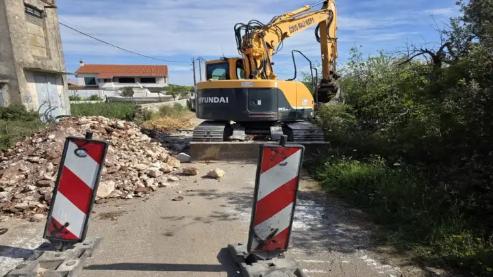 Zbog radova na kabliranju dalekovoda Marina-Vinišće-Ljubljeva posebna prometna regulacija