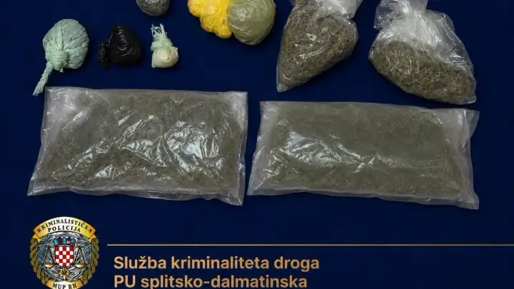 Splitska policija kod 27-godišnjaka pronašla gotovo kilogram marihuane