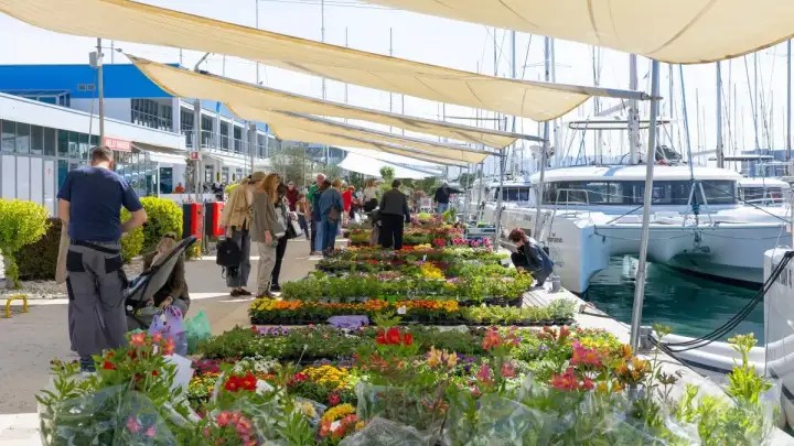 Cvijeće, more i humanitarna priča: uspješno održan prvi Proljetni sajam cvijeća i bilja u Marini Kaštela