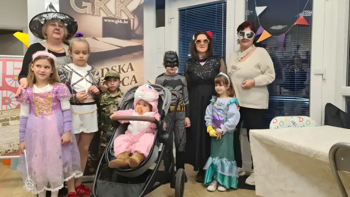 Šarenilo, smijeh i mašta: Maskenbal razveselio mališane u Kaštel Starom 