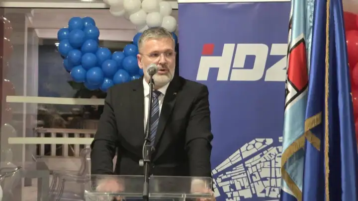 Trogirski HDZ-a reagirao na najavu preuzimanja osnivačkih prava nad osnovnim školama u gradu