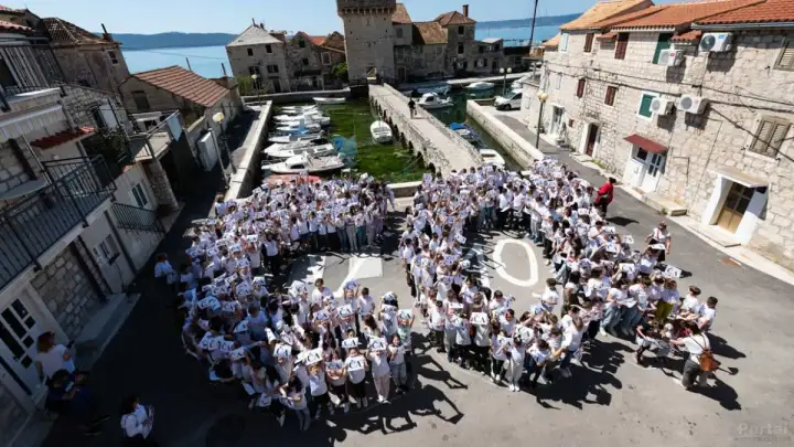 Snimanje Milenijske fotografije povodom 35. ČAkavske večeri