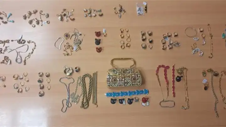 Uspjeh splitske policije: Pronađen ukradeni nakit vrijedan 170 tisuća eura i muškarac osumnjičen za provalu na području Njemačke