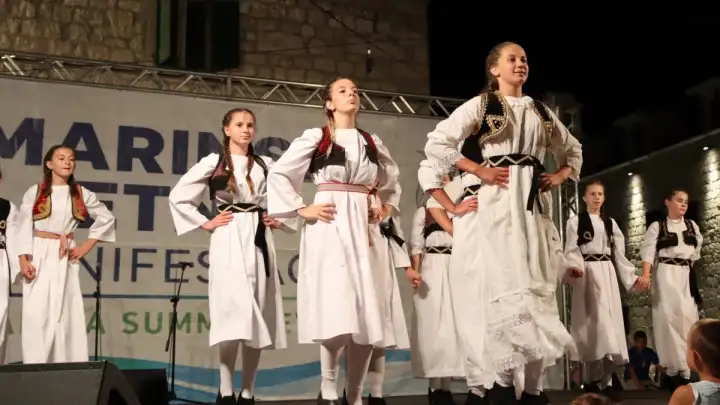 U Marini održana 5. Dječja večer folklora