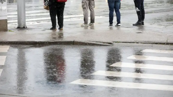 U Solinu i Splitu zbog jake kiše voda prodirala u prizemlja i podrume