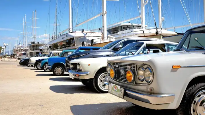 Klasici koji pričaju priče: Uskrsni Oldtimer Promo Tour oživio trogirsku rivu