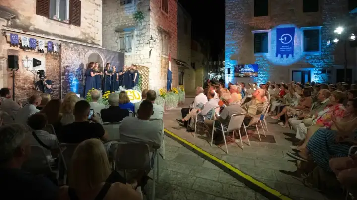 Ovacije, pokoja suza i povratak šampiona: Otvoren je 60. Omiški festival