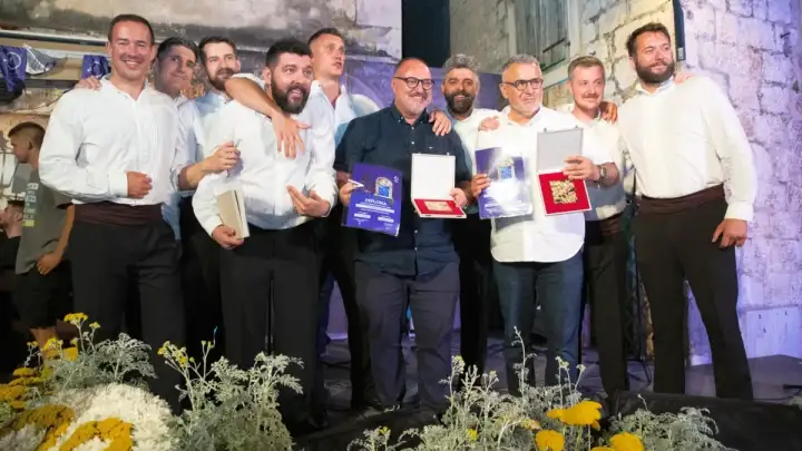 Trijumf slavnih autora: Blaženko Juračić s Bošketom i Dušan Šarac s klapom Intrade utisnuli pobjednički pečat velikoj omiškoj večeri
