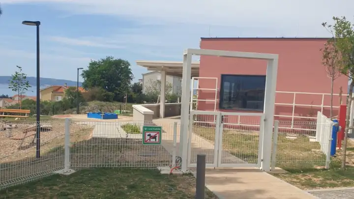 Apel vlasnicima pasa: Park Milinkovo u Gomilici nije za kućne ljubimce