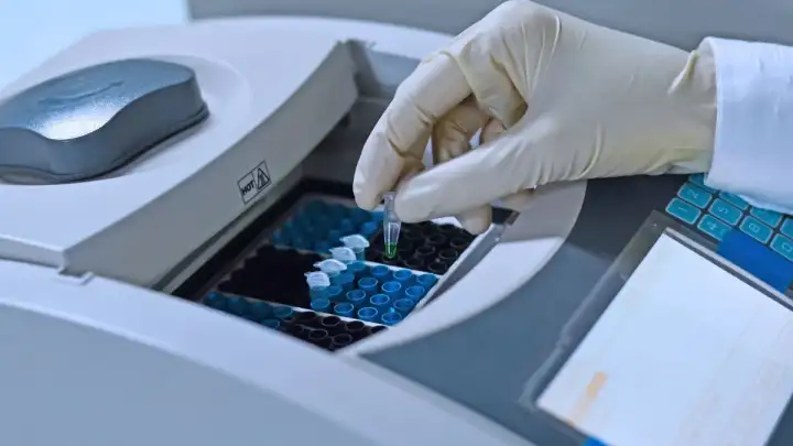 Repovi COVID-a: Urlao na djelatnice zračne luke jer nije imao PCR test, oslobođen zbog zastare