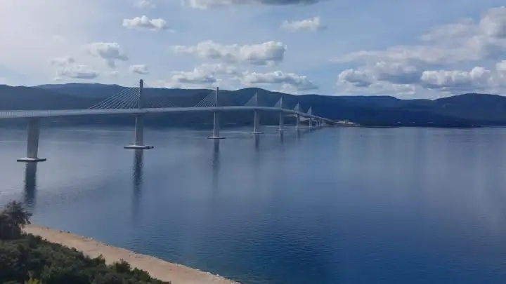 Otvorena pitanja oko pukotina na Pelješkog mosta: Stručnjak upozorava na uzroke i sanaciju