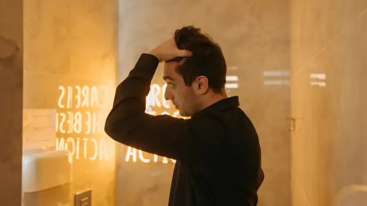 Za transplantacijom kose sve češće posežu i muškarci i žene