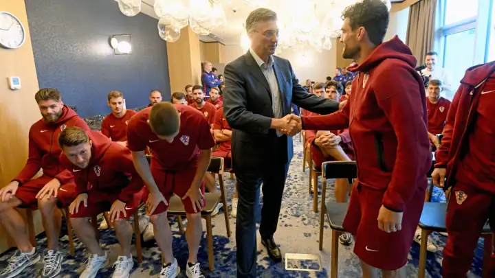 Premijer Andrej Plenković poželio sreću Vatrenima uoči nastupa na SP-u