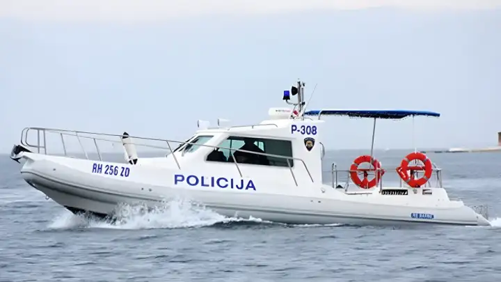 Od Trogira do Splita nadzor prometa na moru, kažnjeno sedam osoba zbog glisiranja