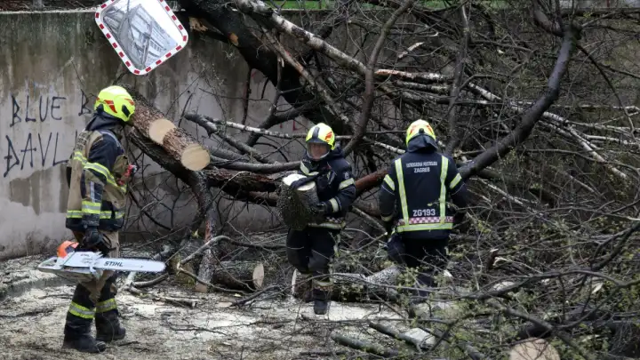 Prema Županijskim centrima 112 zbog nevremena upućeno preko 4700 poziva