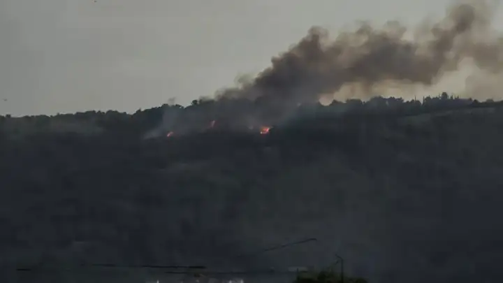 Grom izazvao požar na Čiovu: vatra se brzo širi (FOTO/ VIDEO)